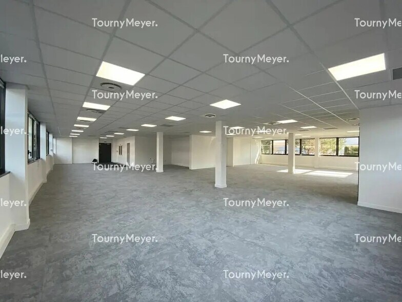 Office in Pessac for lease - Interior Photo - Image 2 of 6