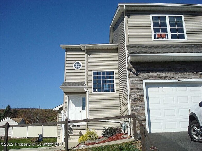 662 S Keyser Ave, Scranton, PA 18504