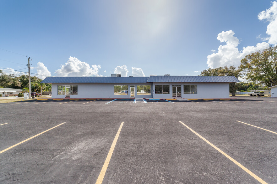 4750 Bayline Dr, North Fort Myers, FL for lease - Building Photo - Image 1 of 6