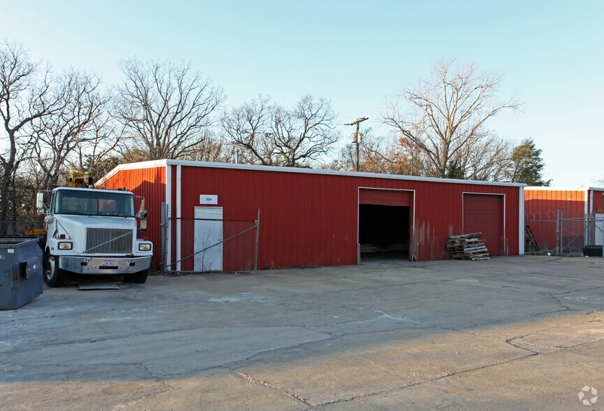 2305 Crystal Dr, Balch Springs, TX for sale - Primary Photo - Image 1 of 1