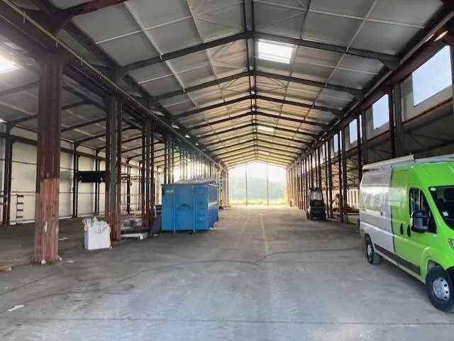 Flex in Saint-Laurent-Nouan for lease - Building Photo - Image 2 of 8