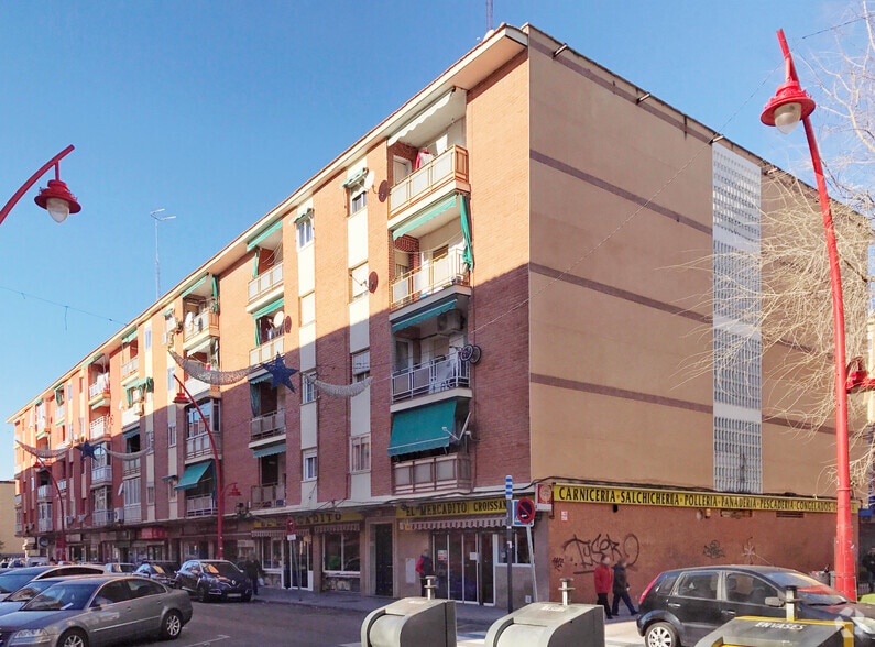 Calle Reina Victoria, 18, Parla, Madrid for sale - Building Photo - Image 1 of 2