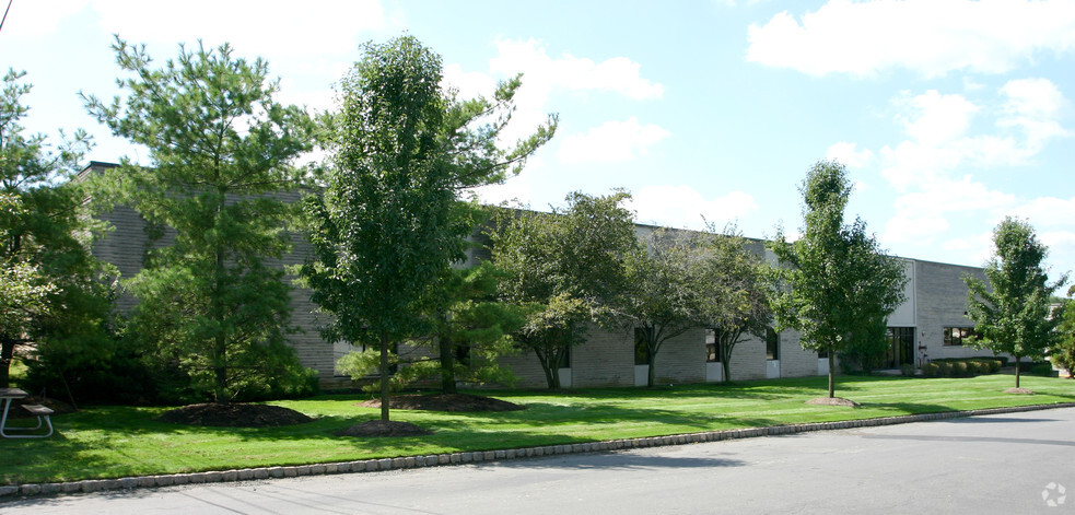 40 Industrial Rd, Berkeley Heights, NJ for lease - Building Photo - Image 2 of 6