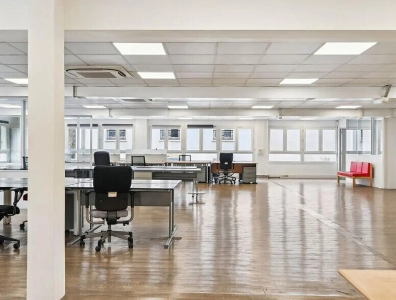 Office in Saint-Ouen-sur-Seine for lease - Building Photo - Image 2 of 11