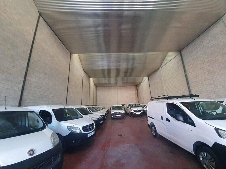 Industrial in Dos Hermanas for sale - Building Photo - Image 2 of 12