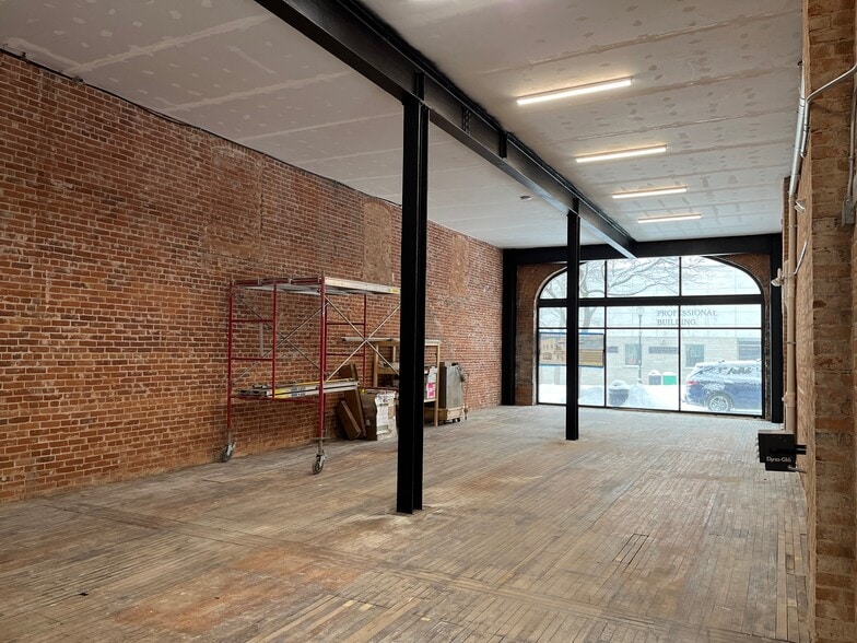 49 S Madison Ave, Sturgeon Bay, WI for lease - Interior Photo - Image 3 of 8