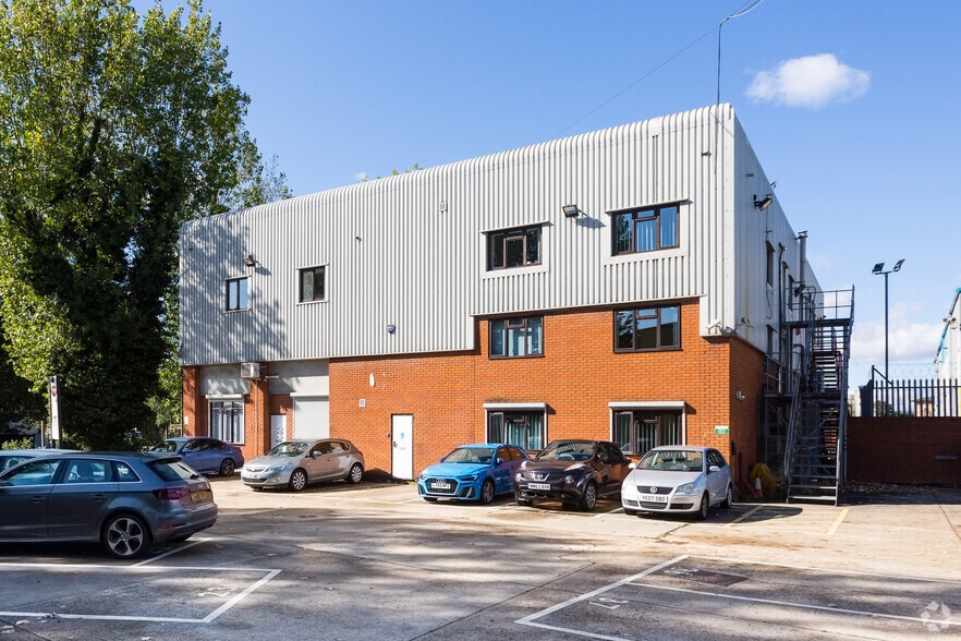 712 London Rd, Grays for lease - Building Photo - Image 3 of 3