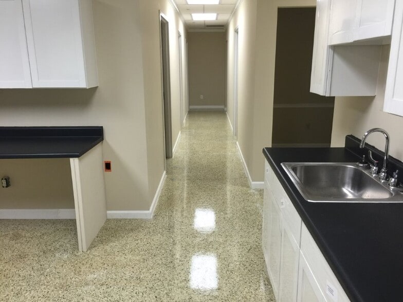 1500 Garner Rd, Raleigh, NC for lease - Interior Photo - Image 3 of 32