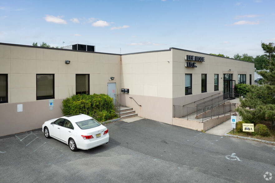 60 Commerce Way, Hackensack, NJ for lease - Building Photo - Image 2 of 8