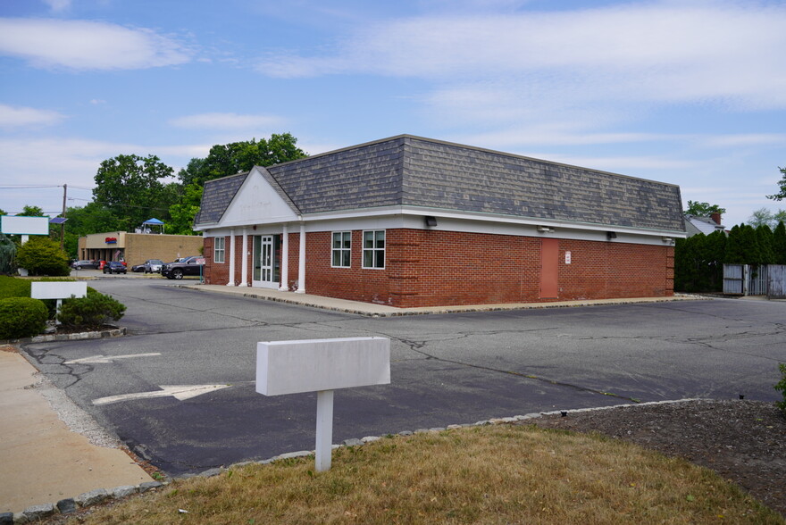 995 Bloomfield Ave, West Caldwell, NJ for lease - Building Photo - Image 3 of 11