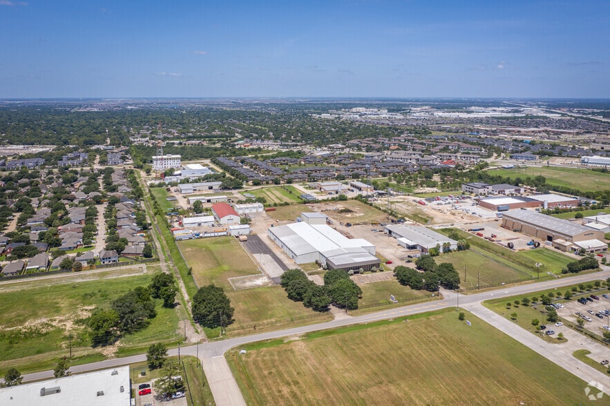 8909 Jackrabbit Rd, Houston, TX for lease - Building Photo - Image 2 of 7