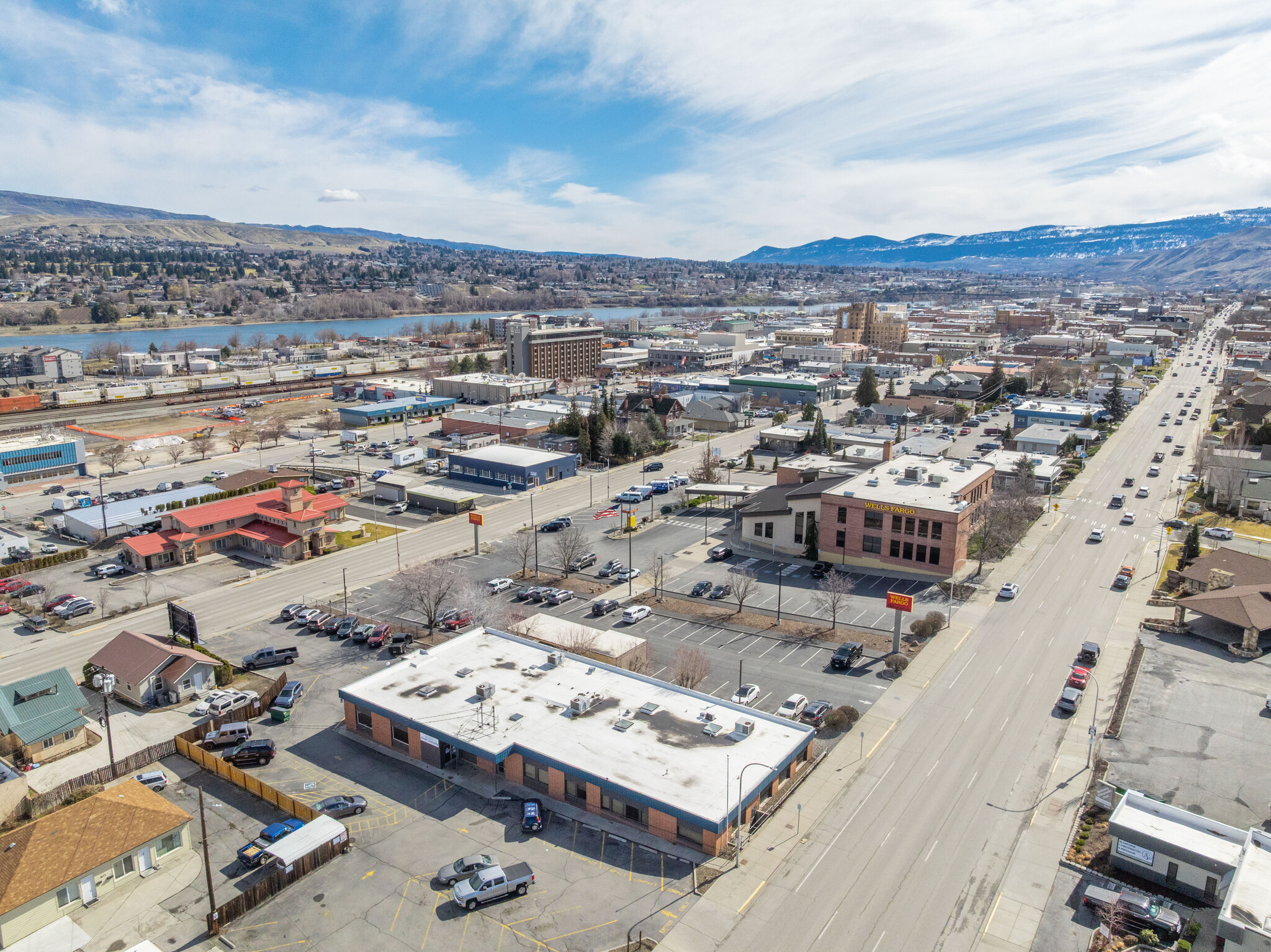 325 Chelan Ave, Wenatchee, WA for lease Primary Photo- Image 1 of 25