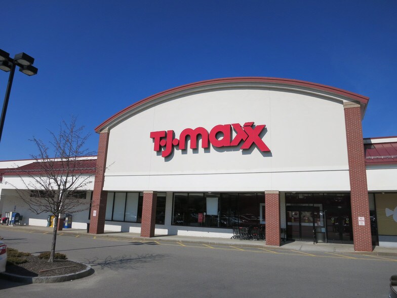 48 Plaistow Rd, Plaistow, NH 03865 Stateline Plaza