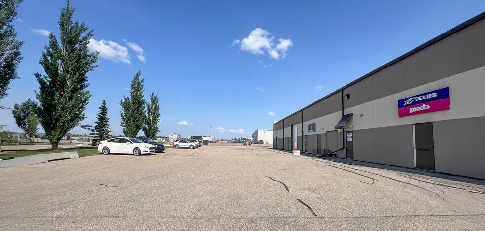 82 Boulder Blvd, Stony Plain, AB for sale - Building Photo - Image 2 of 2