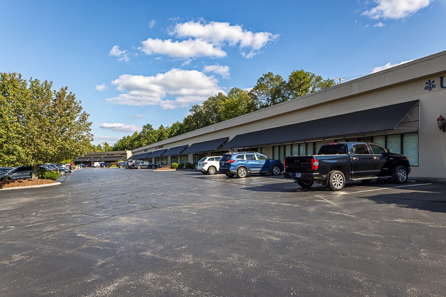 214 E Mountcastle Dr, Johnson City, TN for lease - Building Photo - Image 1 of 1