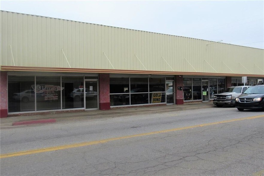 109 111 113 115 3rd St, Ozark, AR for sale - Primary Photo - Image 1 of 1