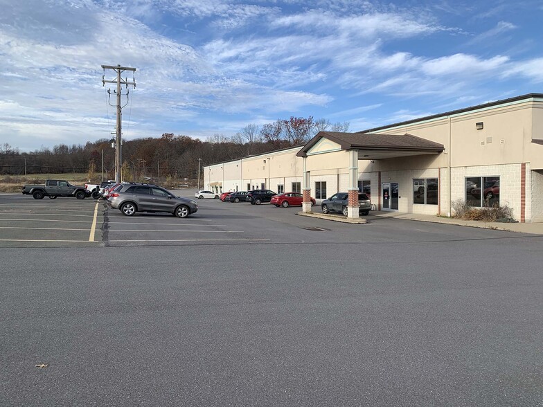 426 Airport Rd, Hazle Township, PA for lease - Building Photo - Image 3 of 6