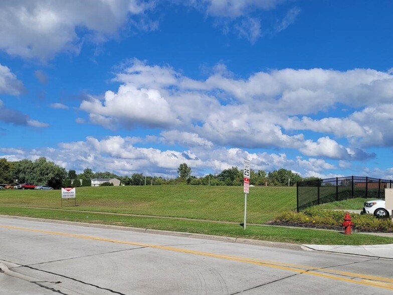 Old Eagle Dr, Brunswick, OH for sale - Building Photo - Image 3 of 4