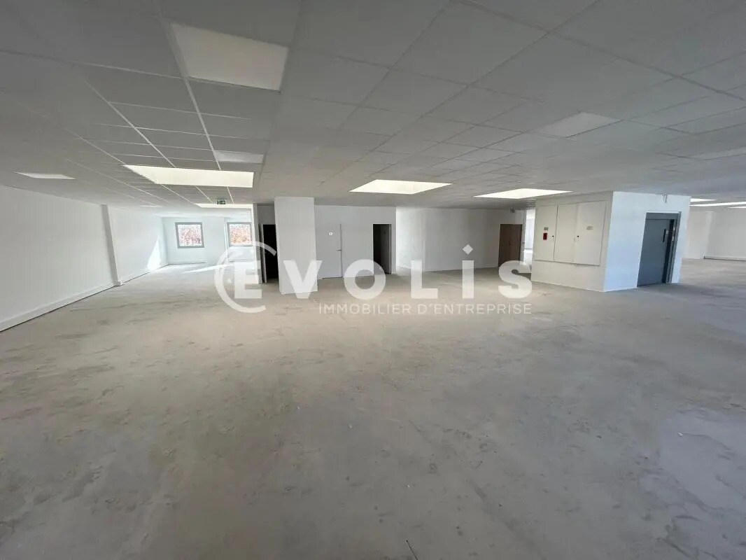 Office in Lisses for lease Interior Photo- Image 1 of 5