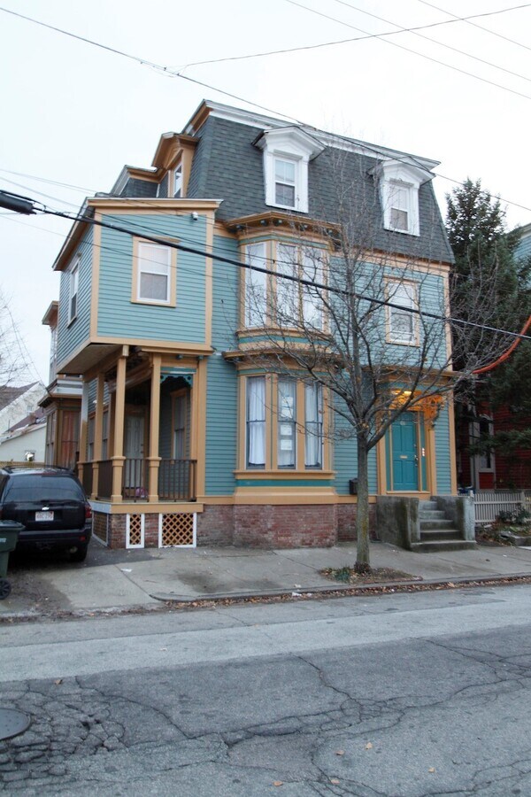 68 Chapin Ave, Providence, RI 02909