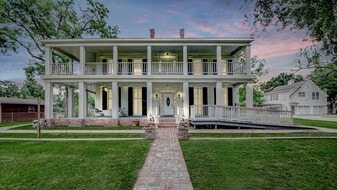 902 Richmond Pky, Richmond TX - Bank Owned Property