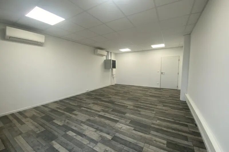 Office in Montpellier for lease - Building Photo - Image 3 of 11
