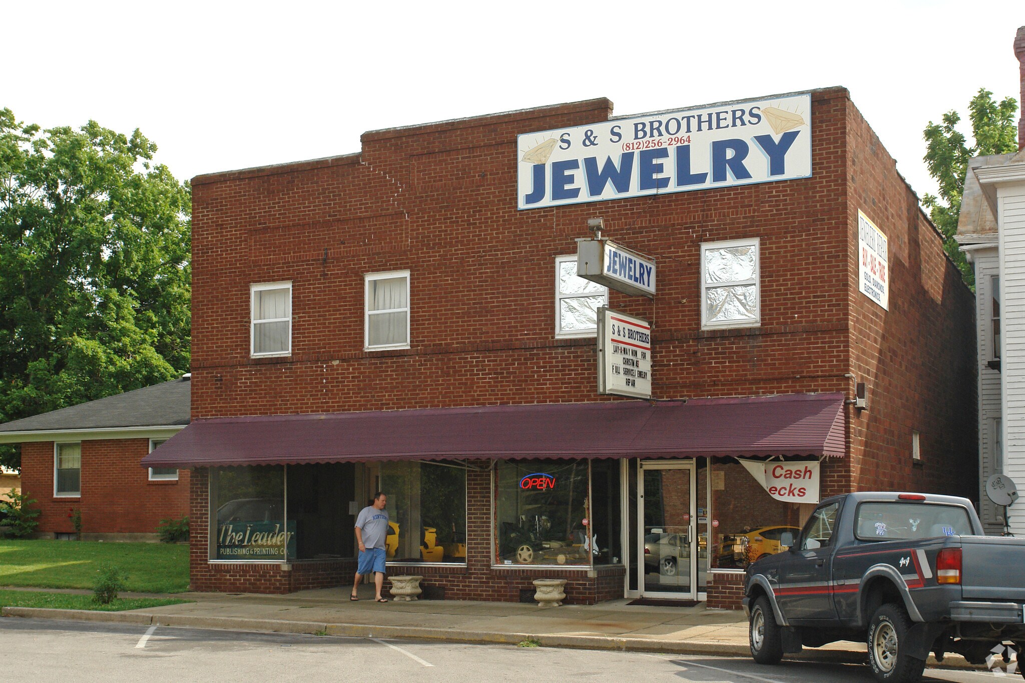 380 Main Cross St, Charlestown, IN for sale Primary Photo- Image 1 of 1