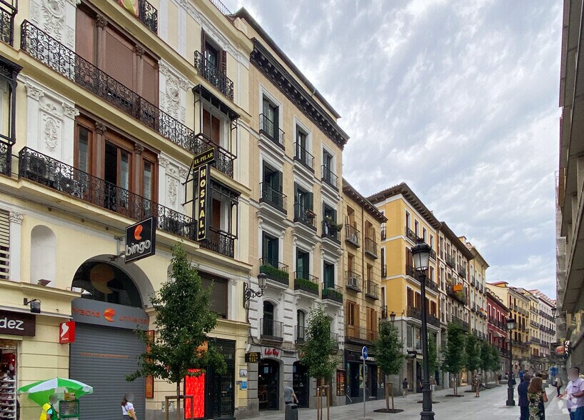 Retail in Madrid, Madrid for lease - Building Photo - Image 2 of 2