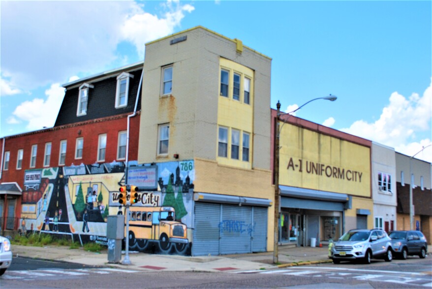 719-725 Broadway, Camden, NJ for sale - Building Photo - Image 2 of 7