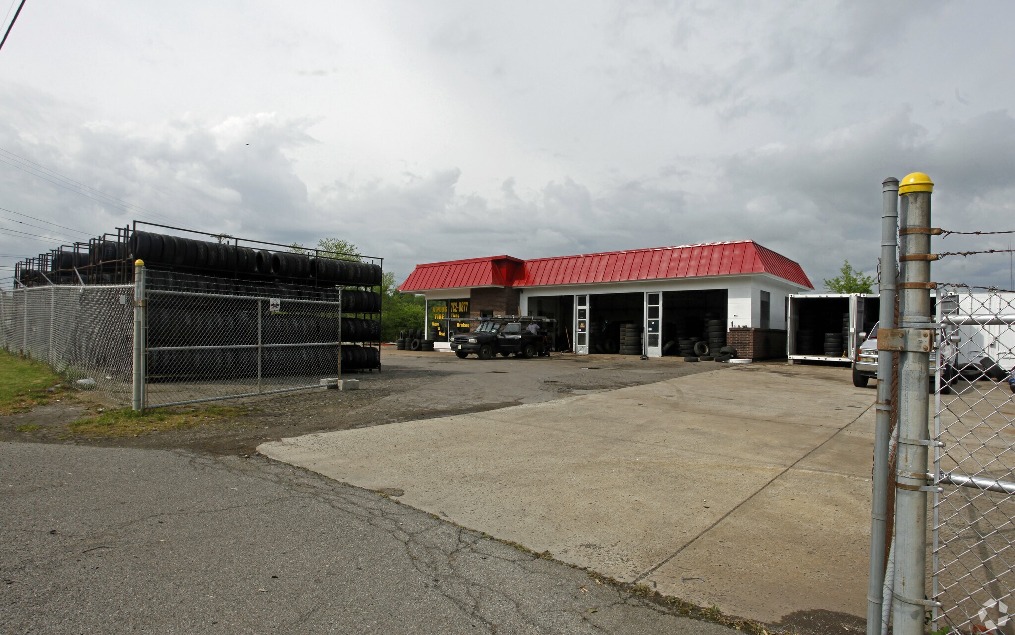 Dickerson Pike Assemblage portfolio of 3 properties for sale on LoopNet.com Primary Photo- Image 1 of 4