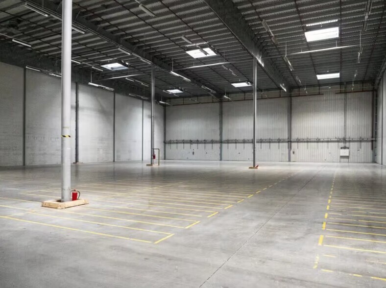 for lease - Interior Photo - Image 3 of 4