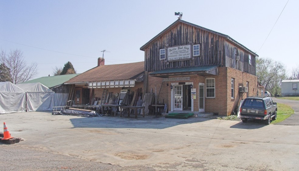 8390 NE Hiwassee St, Charleston, TN for sale - Primary Photo - Image 1 of 3