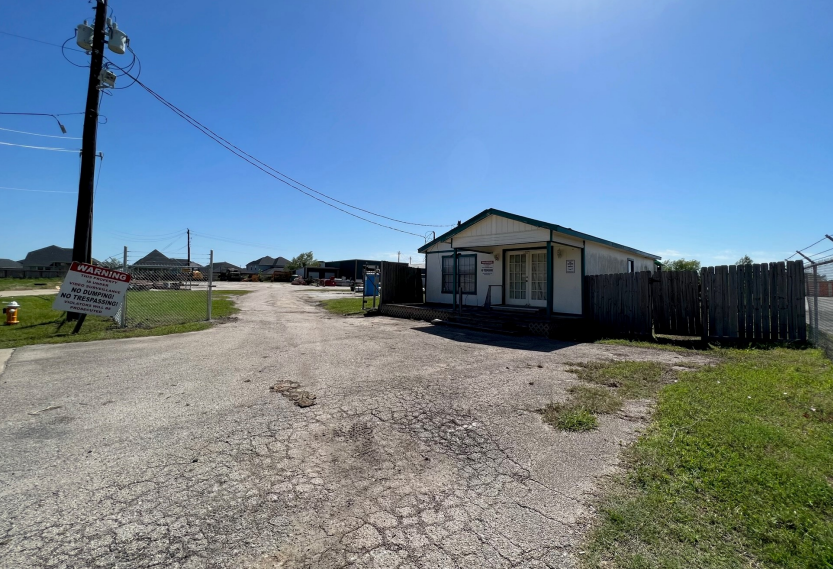 3208 Boyett St, La Porte, TX for sale - Building Photo - Image 2 of 5