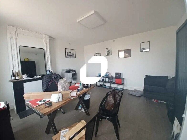 Office in Beychac-et-Caillau for lease - Interior Photo - Image 3 of 4