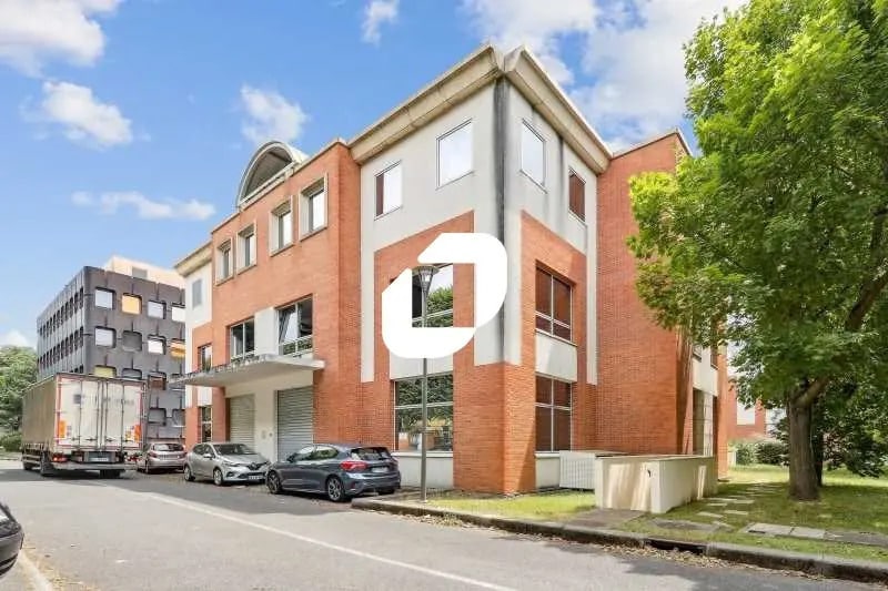 106-110 Rue Du Lieutenant Petit Leroy, Chevilly-Larue for lease Building Photo- Image 1 of 22