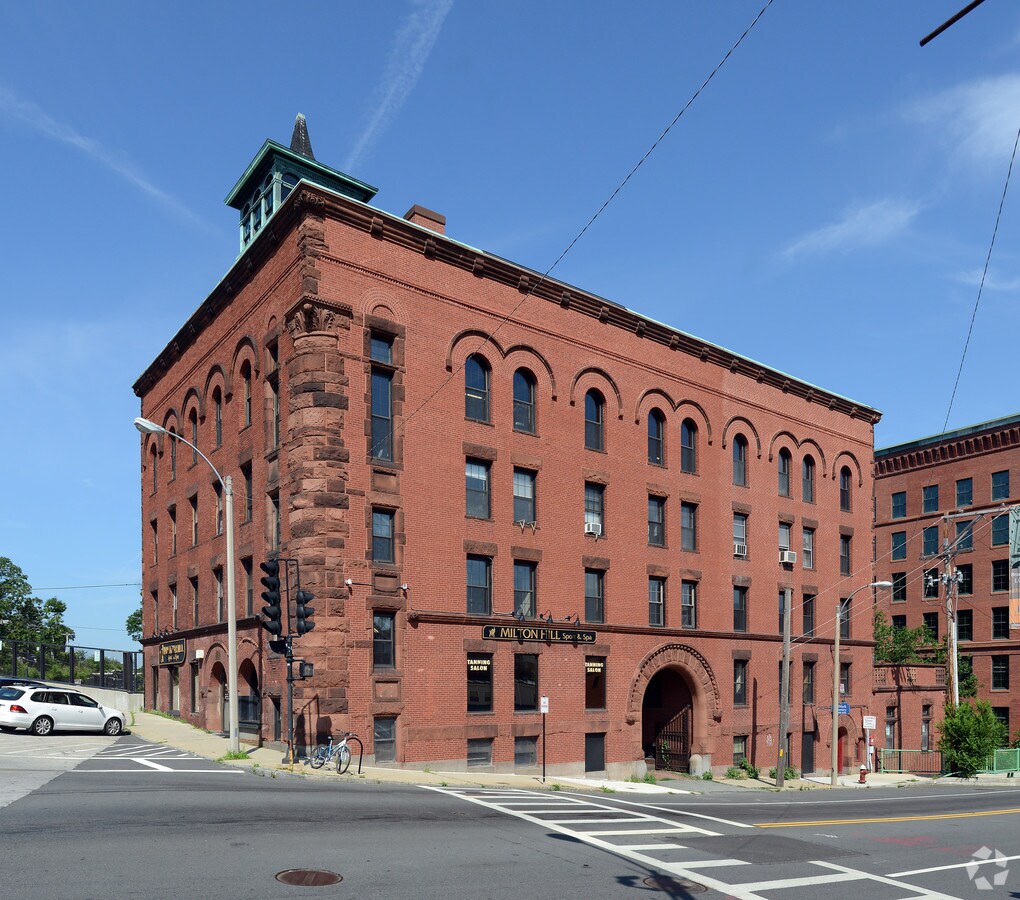 1 Eliot St, Milton, MA 02186