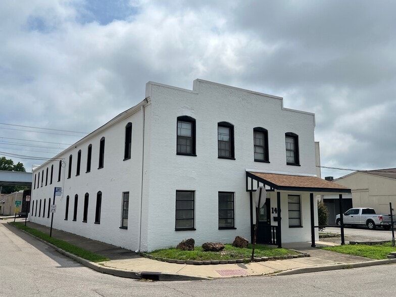 140 Iowa Ave, Belleville, IL for sale - Building Photo - Image 1 of 2