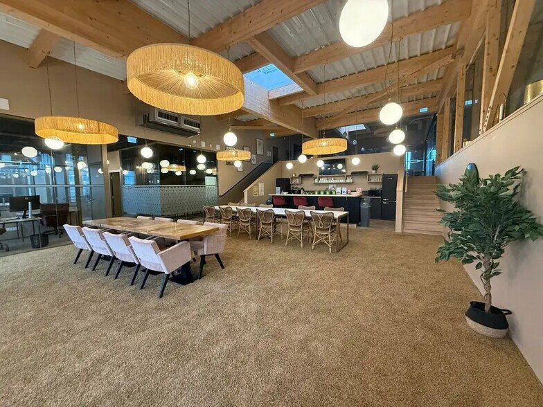 Office in Isneauville for lease - Building Photo - Image 1 of 7