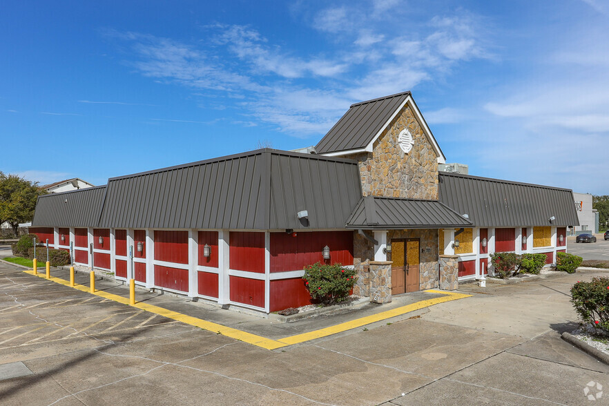 4717 East Fwy, Baytown, TX for sale - Primary Photo - Image 1 of 1