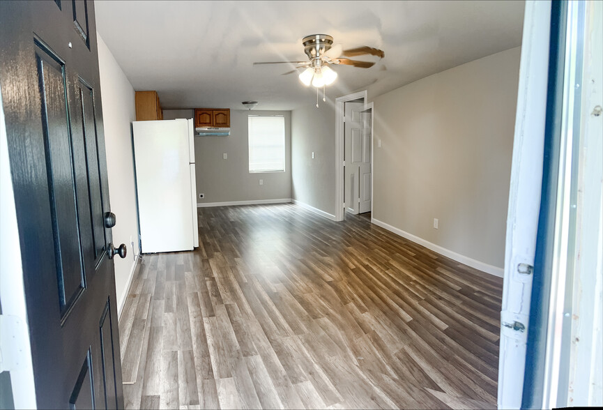 2432 Little York Rd #8 rd, Houston, TX for sale - Interior Photo - Image 3 of 10