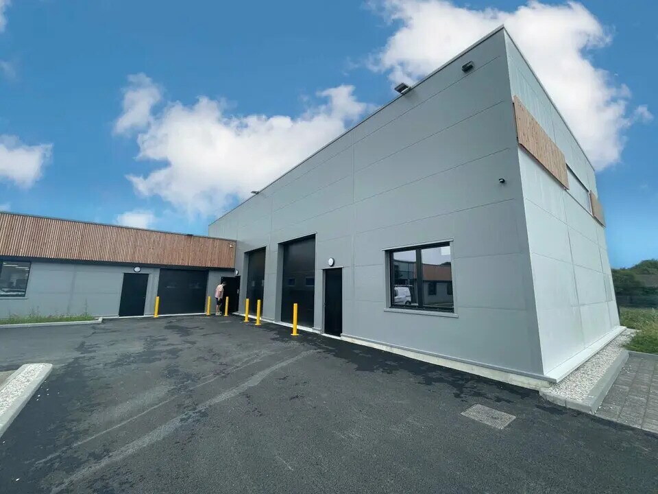 Industrial in GRANDCHAMP-DES-FONTAINES for lease Building Photo- Image 1 of 7