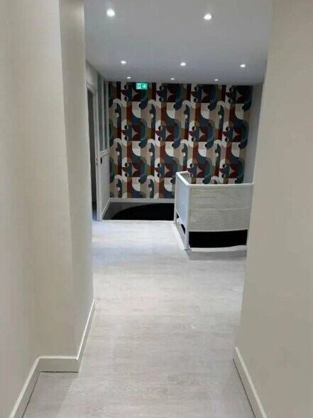 Office in Lyon for lease - Interior Photo - Image 2 of 9