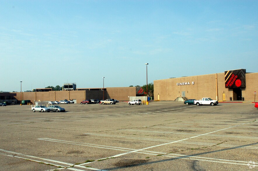 910 Sawmill Rd, Laurel, MS 39440