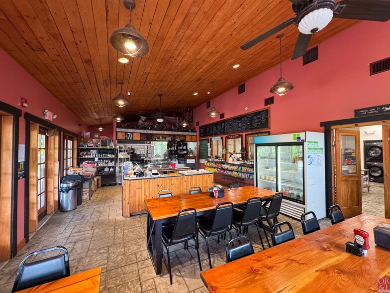 1320 E Main St, Meriden, CT for sale - Interior Photo - Image 2 of 28