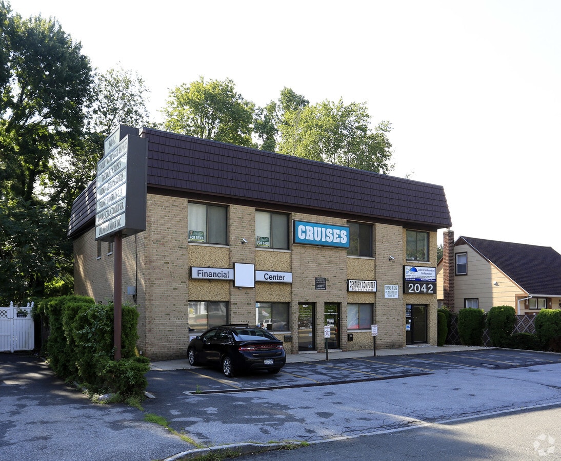 2042 Central Park Ave, Yonkers, NY 10710