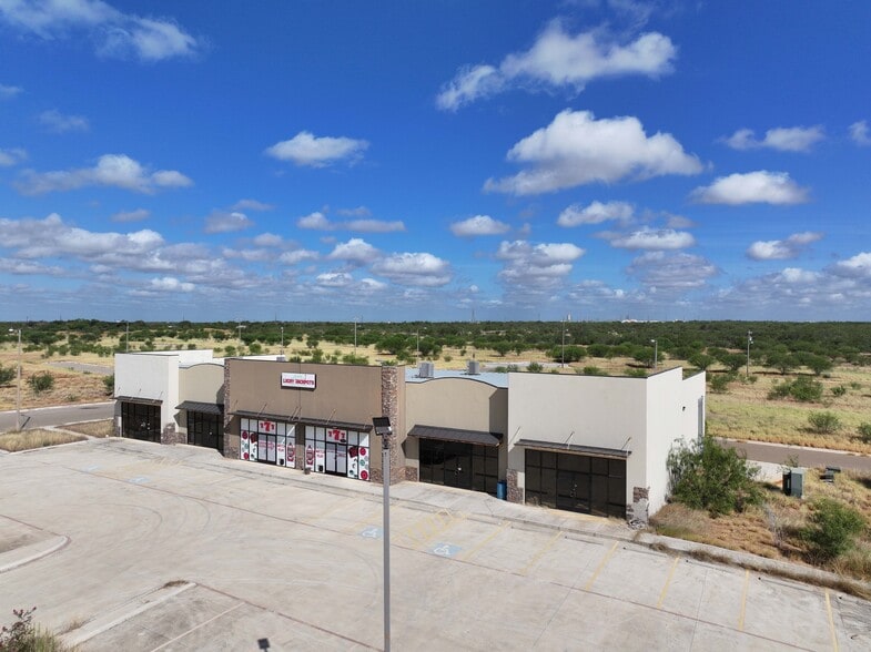 90 Access dr, Cotulla, TX for lease - Building Photo - Image 1 of 3
