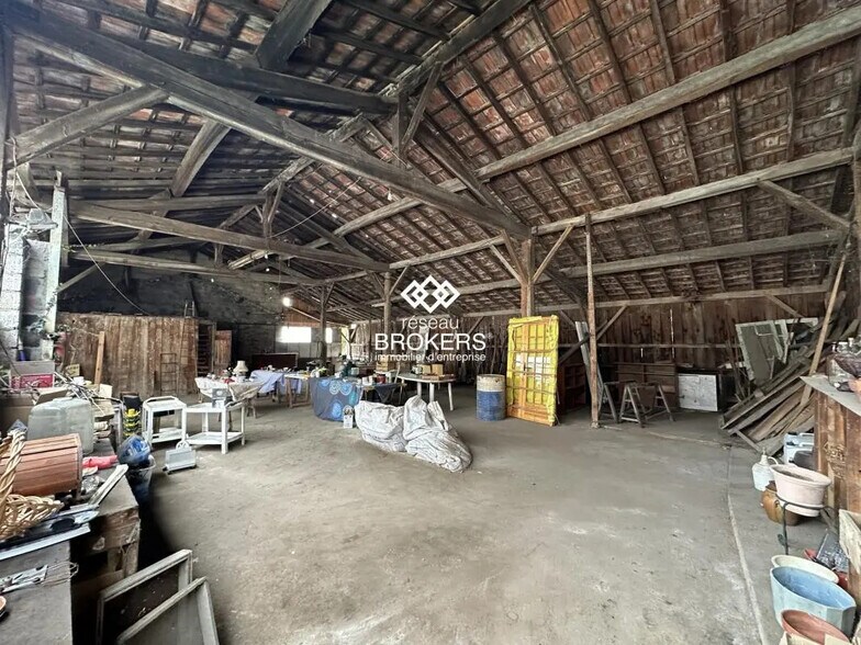 Flex in Saint-André-le-Coq for sale - Interior Photo - Image 3 of 7