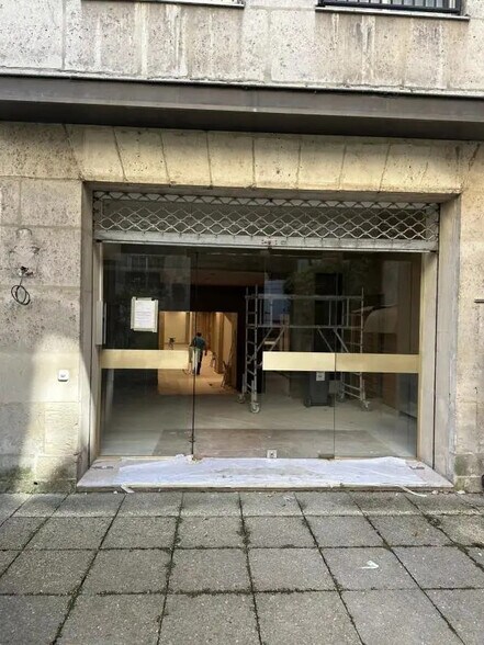 8 Rue De Thorigny, Paris for lease - Construction Photo - Image 1 of 2