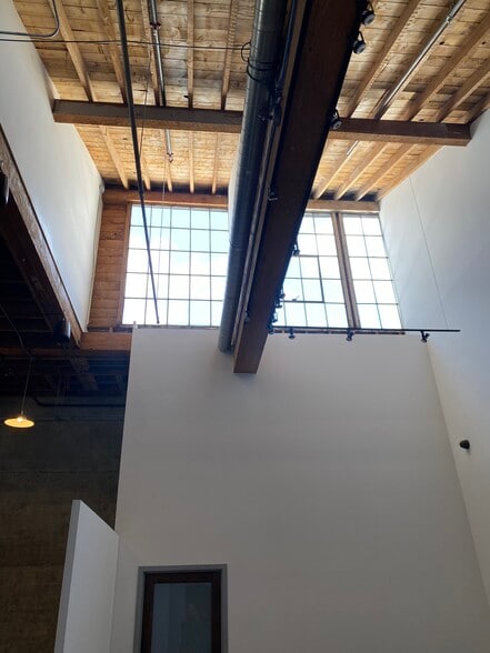 1330 NW Glisan St, Portland, OR for lease - Building Photo - Image 2 of 5