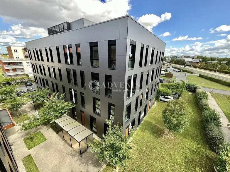 Office in Lieusaint for lease - Building Photo - Image 2 of 8